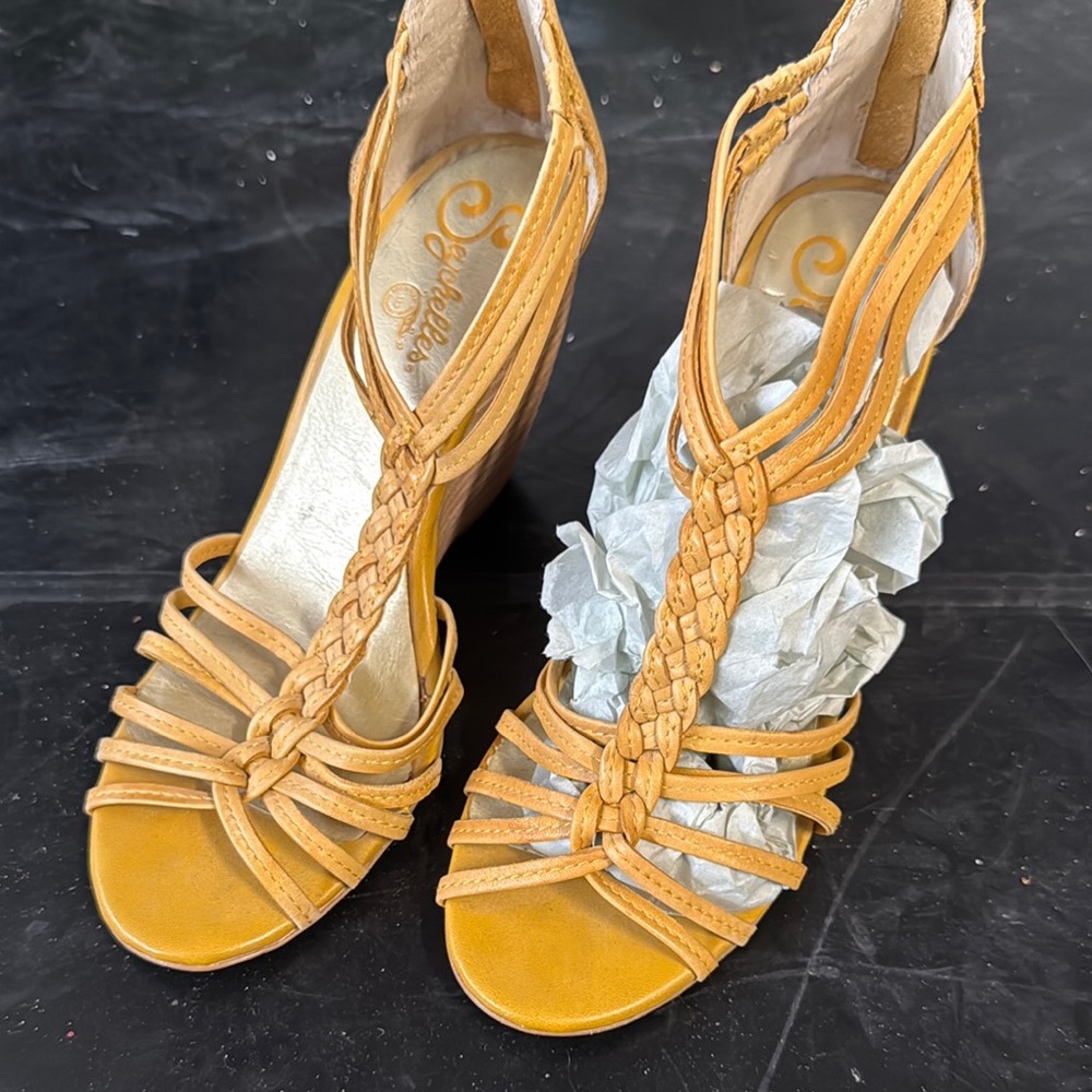 Seychelles vintage yellow wedge